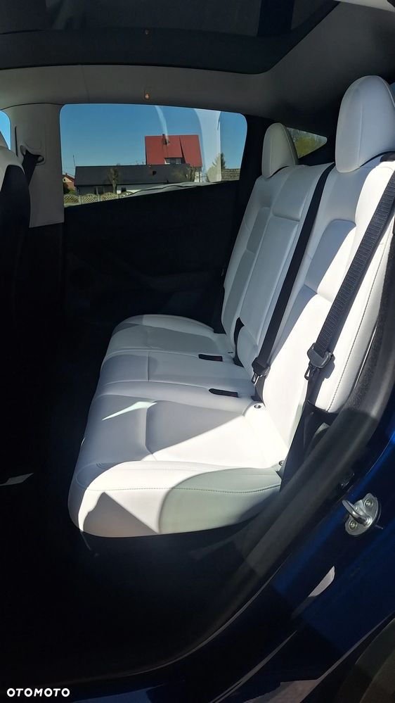 Tesla Model Y - 16