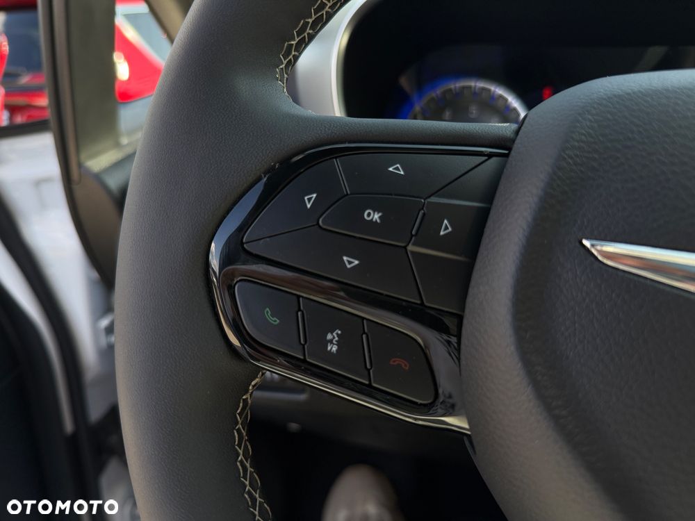 Chrysler Pacifica - 12