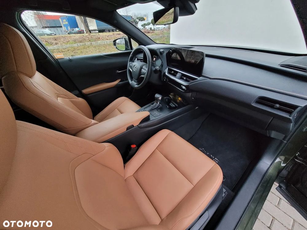 Lexus UX - 4