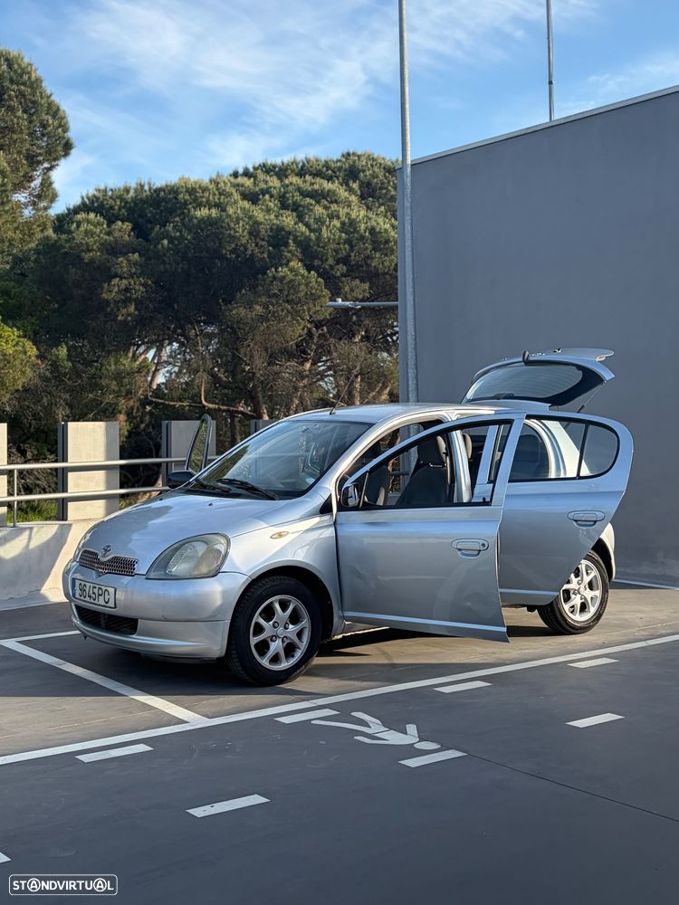 Toyota Yaris 1.0 Base C/Radio - 8