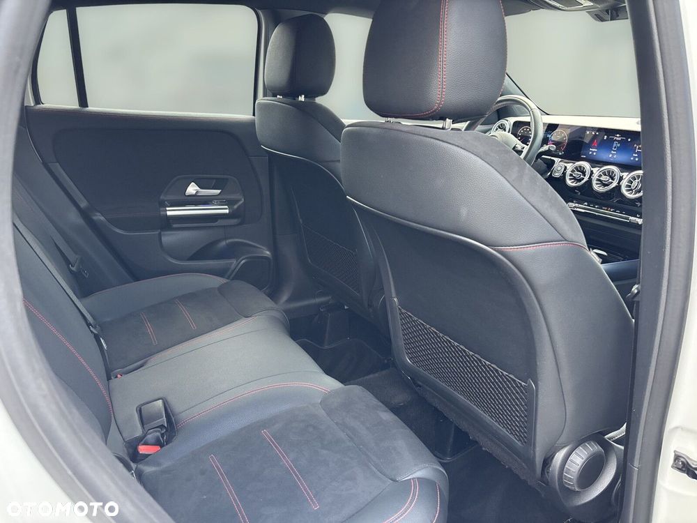 Mercedes-Benz GLA - 21