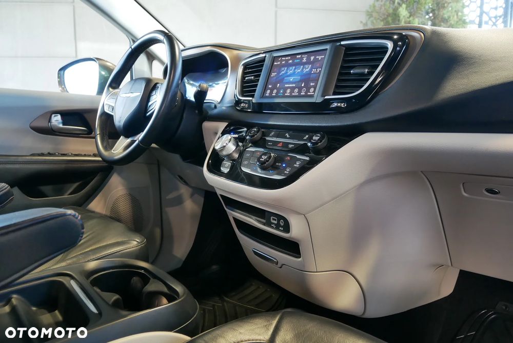 Chrysler Pacifica - 28