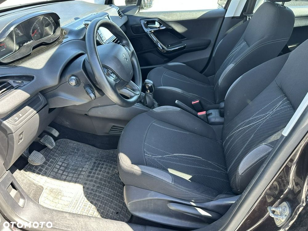 Peugeot 208 1.2 PureTech Active - 12