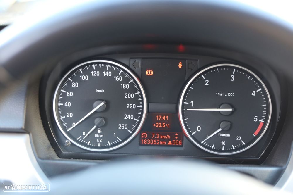 BMW 318 d Line Sport - 11