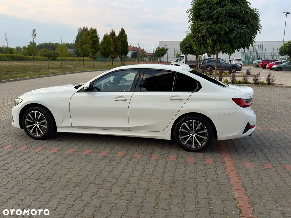 BMW Seria 3 318d Sport Line - 2