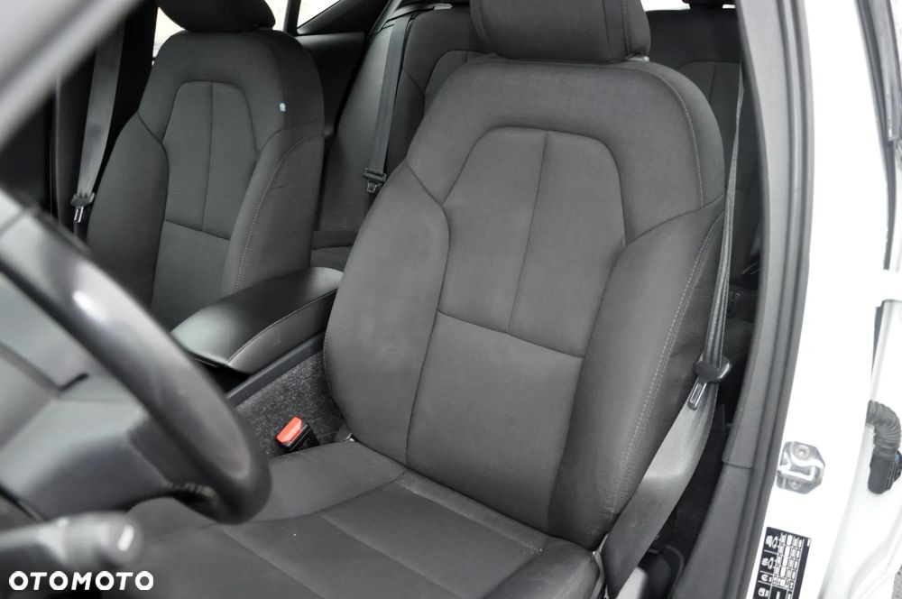 Volvo XC 40 D3 AWD - 25