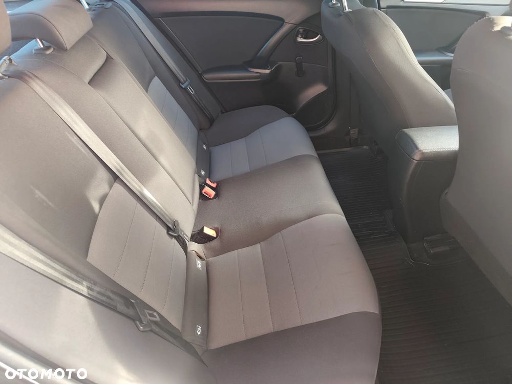 Toyota Avensis 1.8 Sol MS - 12