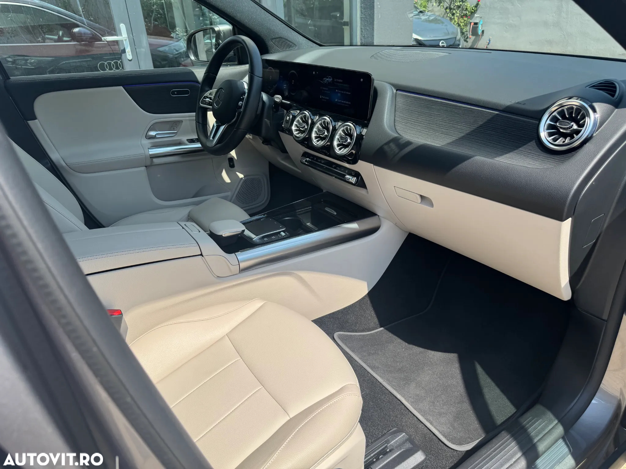Mercedes-Benz EQA 300 4MATIC - 12