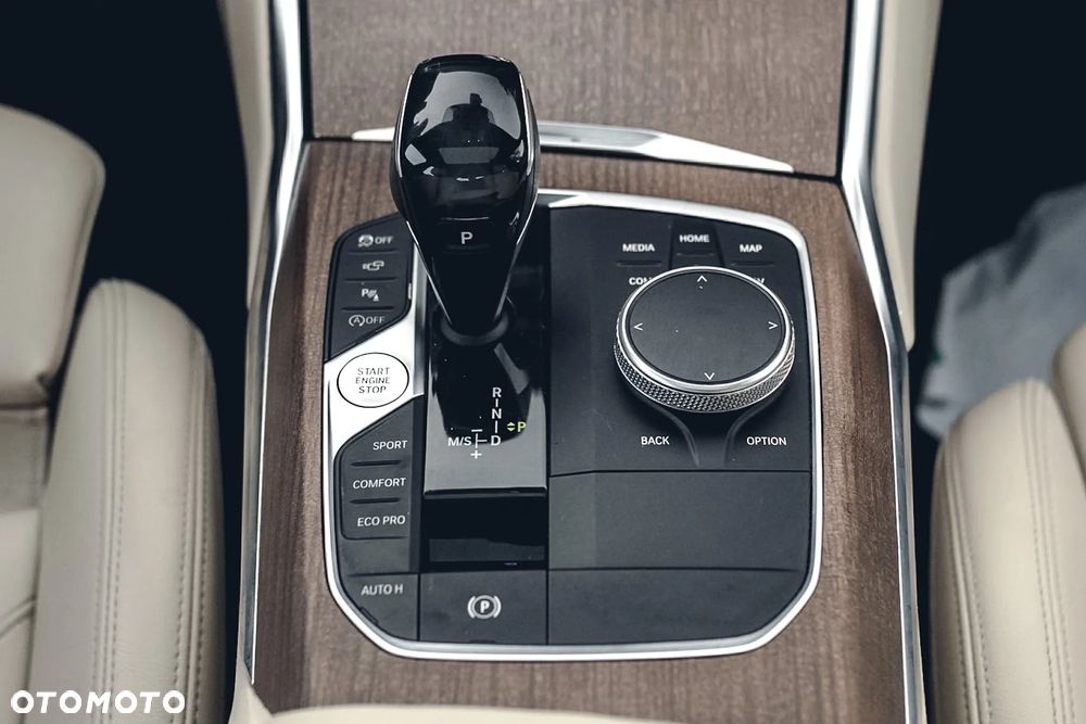 BMW Seria 3 330i xDrive Sport Line - 27