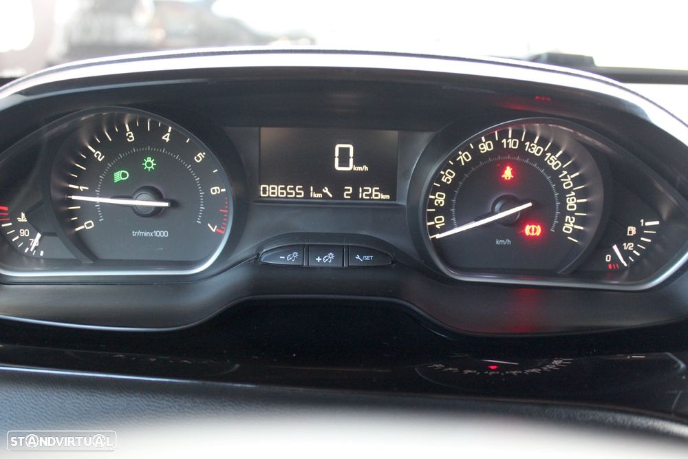 Peugeot 208 1.2 PureTech Signature - 10