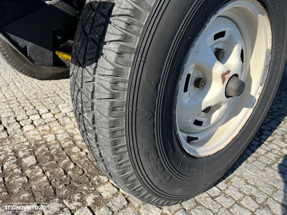 Land Rover Defender - 18