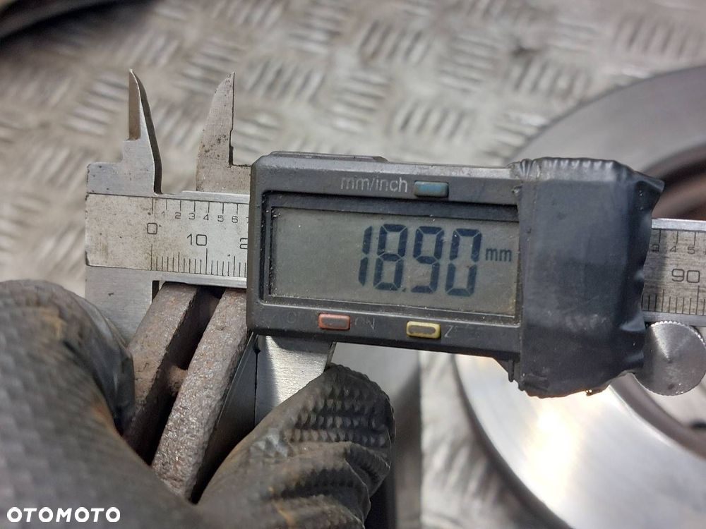 TARCZE HAMULCOWE PRZÓD + KLOCKI + ZACISKI HYUNDAI GETZ I 1.3 B - 4