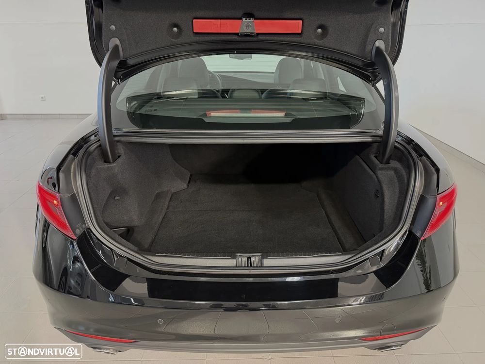 Alfa Romeo Giulia 2.2 AT8 Super - 22