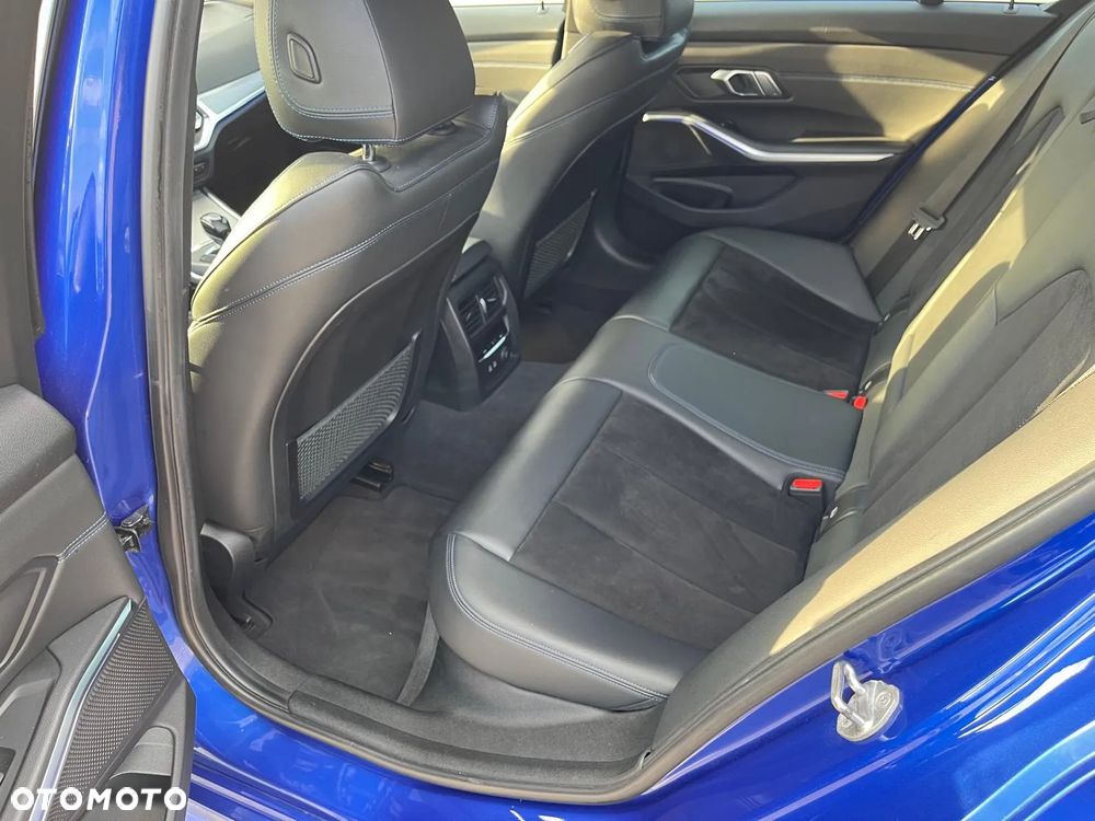 BMW Seria 3 318d M Sport - 22