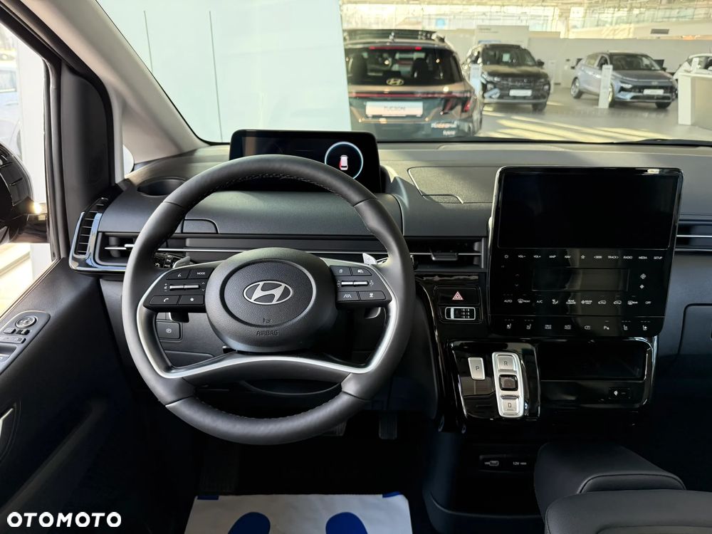 Hyundai Staria - 12