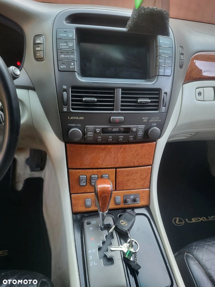Lexus LS Prezydent - 21