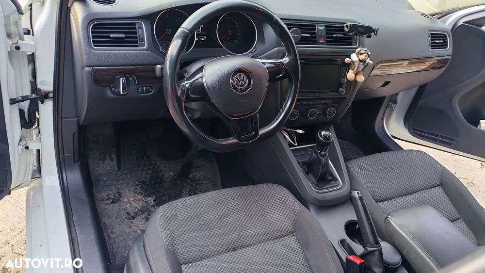 Volkswagen Jetta - 6