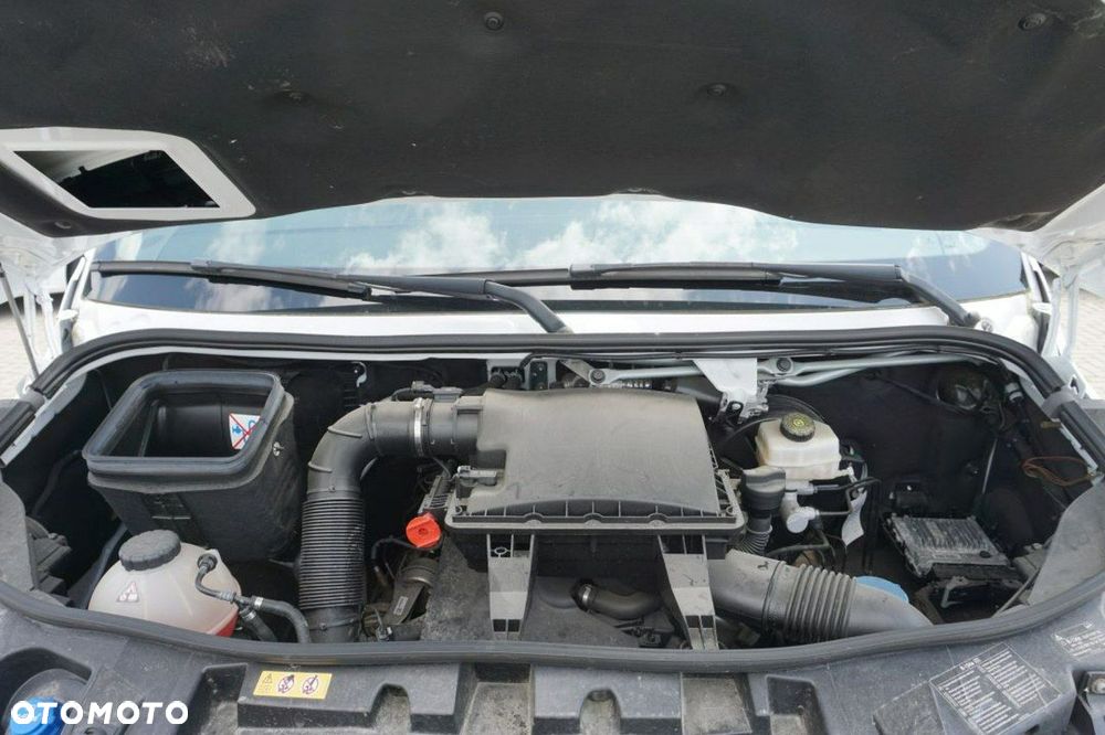 Mercedes-Benz Sprinter - 11