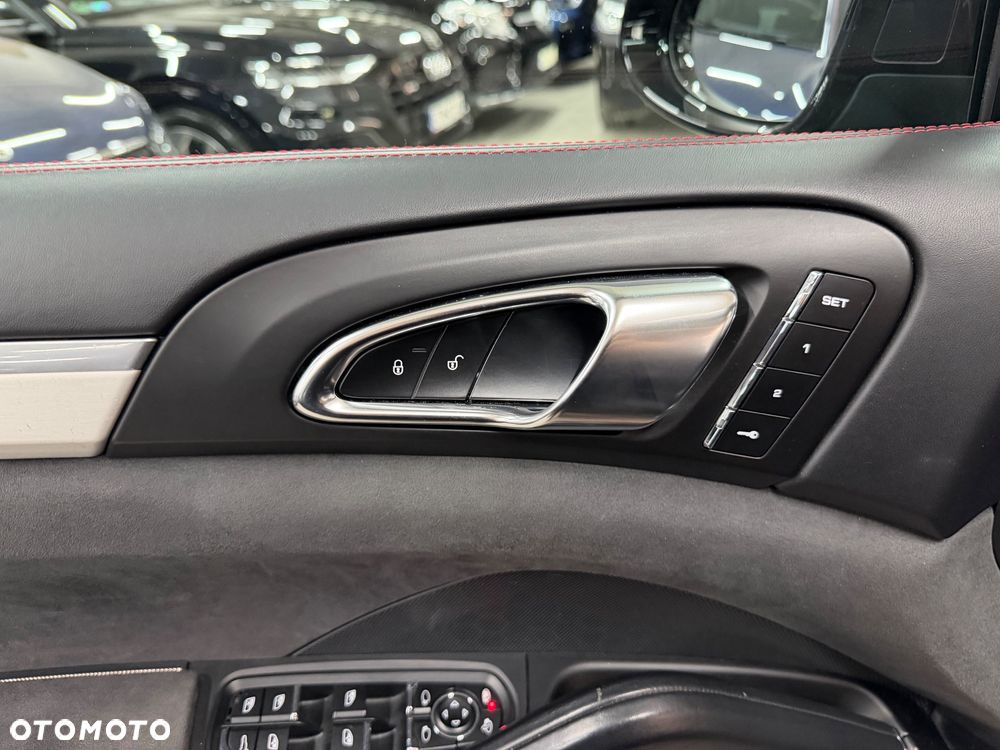 Porsche Cayenne - 30