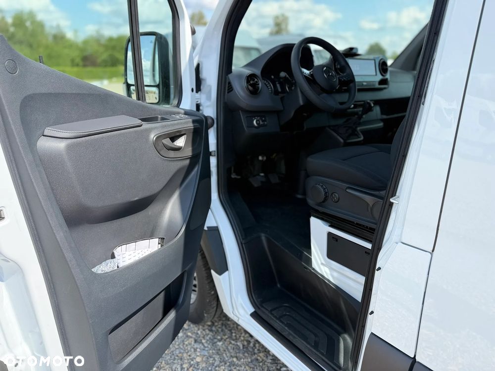 Mercedes-Benz Sprinter - 15