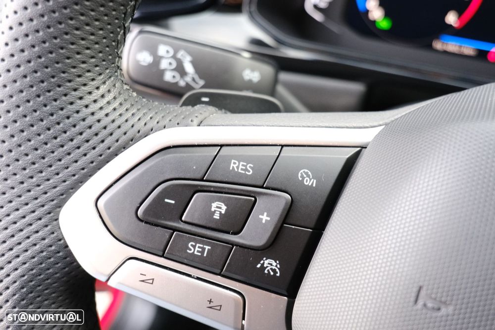 VW T-Roc 1.5 TSI R-Line DSG - 18