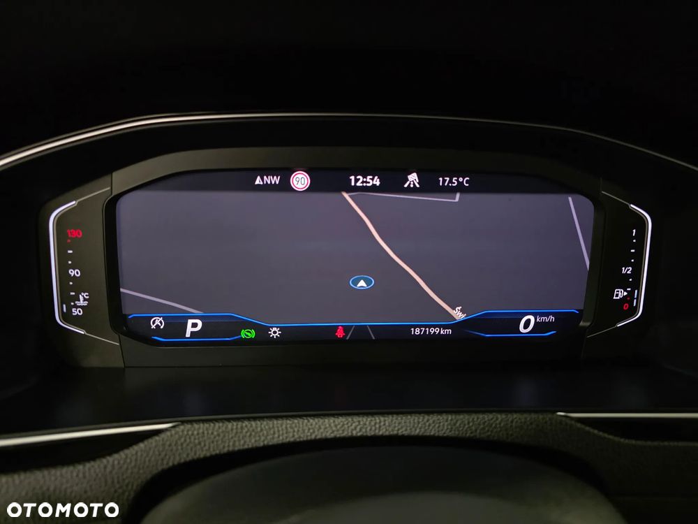 Volkswagen Passat - 16