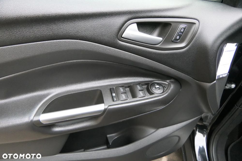 Ford Kuga 2.0 TDCi 2x4 Titanium - 30
