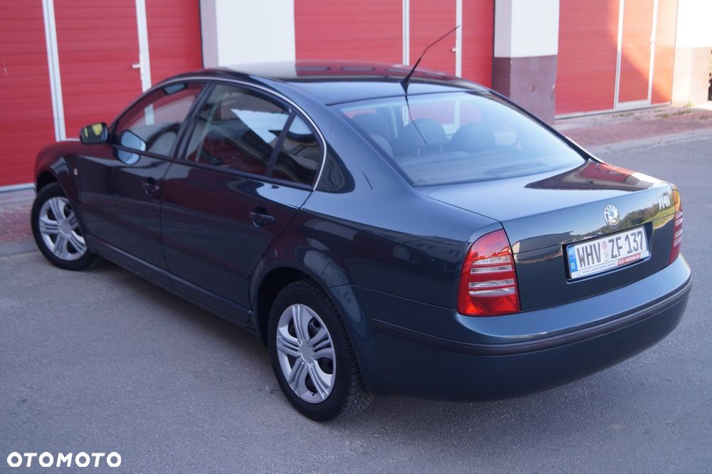 Skoda Superb 2.0 Exclusive - 10