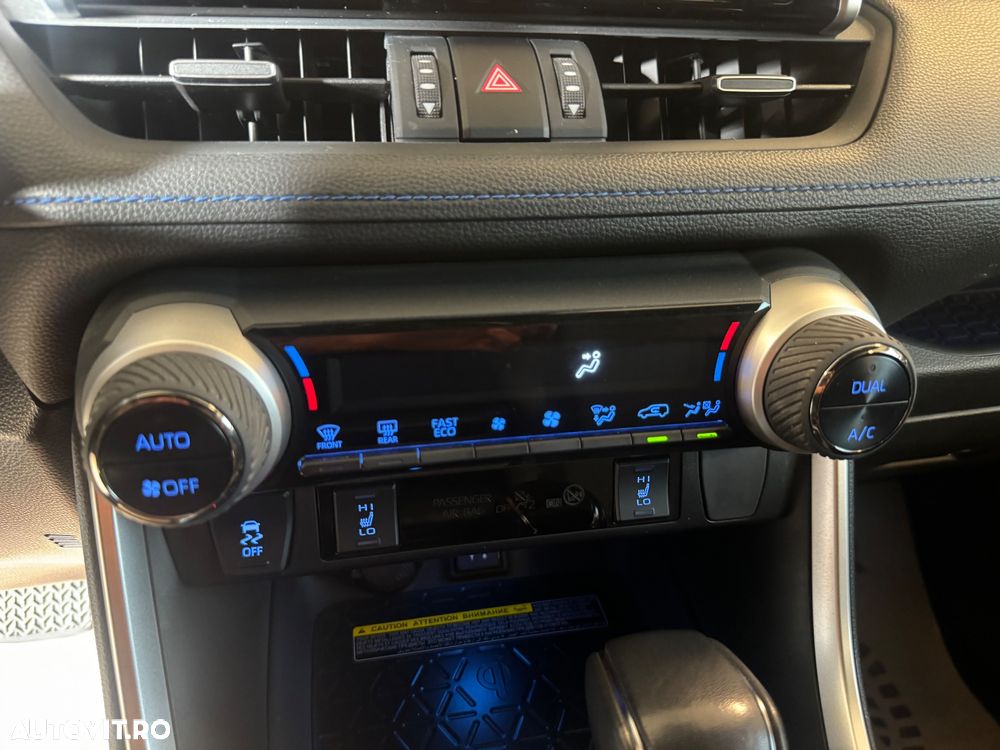 Toyota RAV4 2.5 4x4 Hybrid Team Deutschland - 9