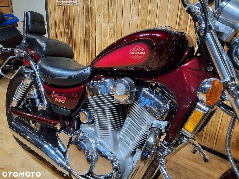 Suzuki Intruder - 11