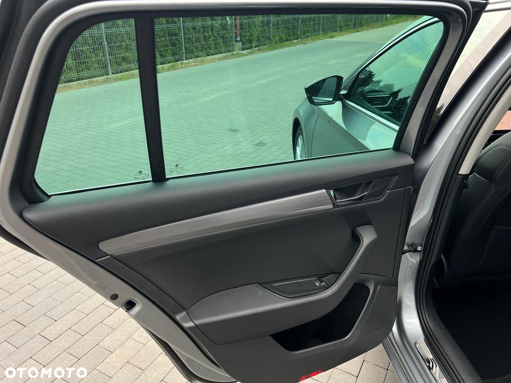 Skoda Superb 2.0 TDI DSG Style - 30