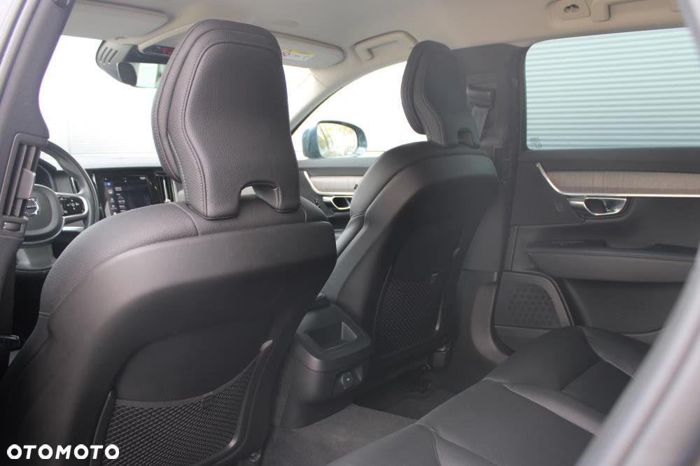 Volvo V90 Cross Country - 11
