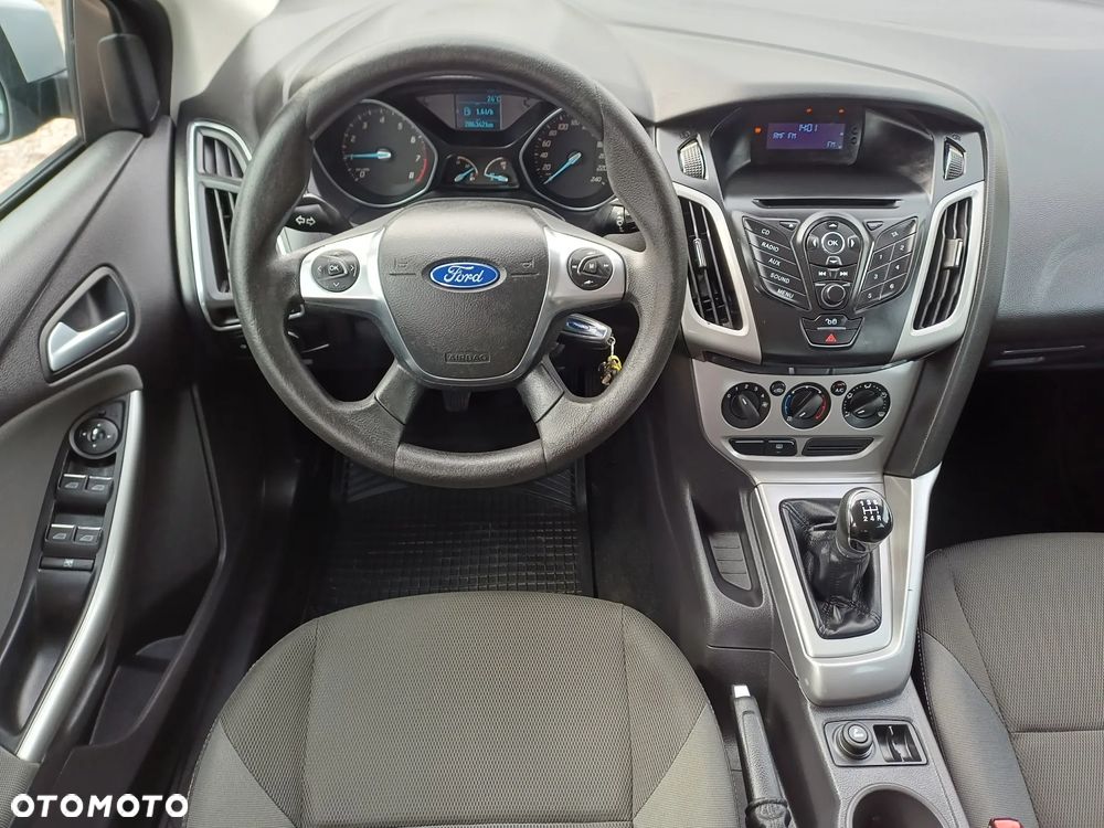 Ford Focus 1.6 Ambiente - 2