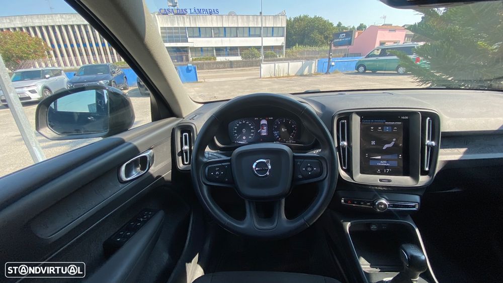 Volvo XC 40 1.5 T2 Momentum Plus - 25