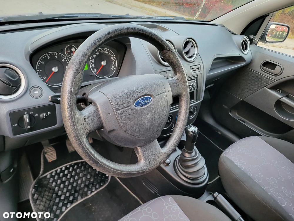 Ford Fiesta 1.3 Trend - 14