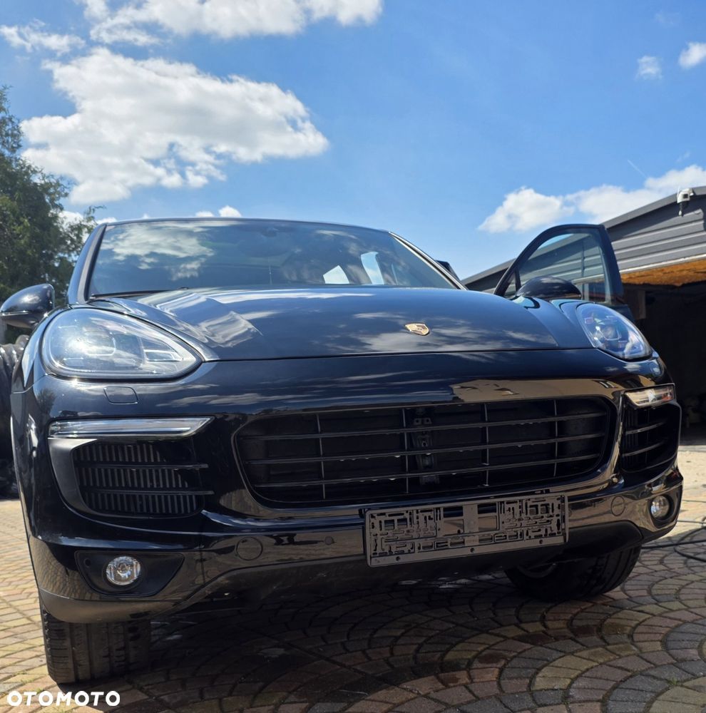Porsche Cayenne - 1