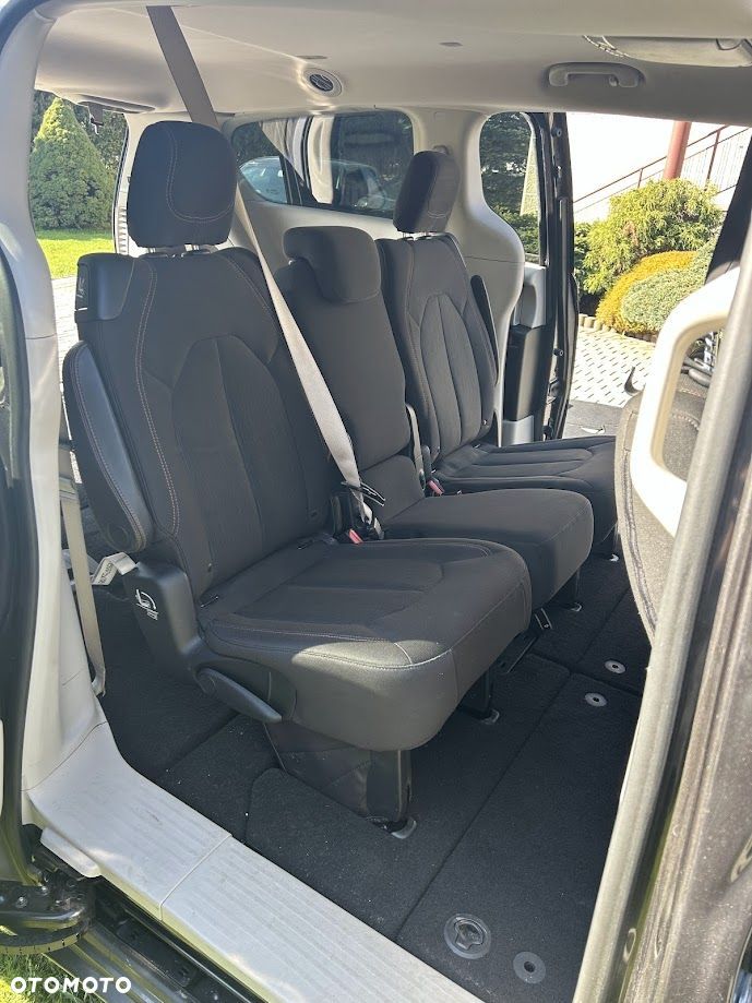 Chrysler Pacifica - 8