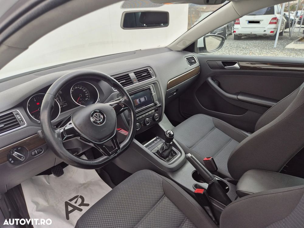 Volkswagen Jetta 2.0 TDI Comfortline - 9