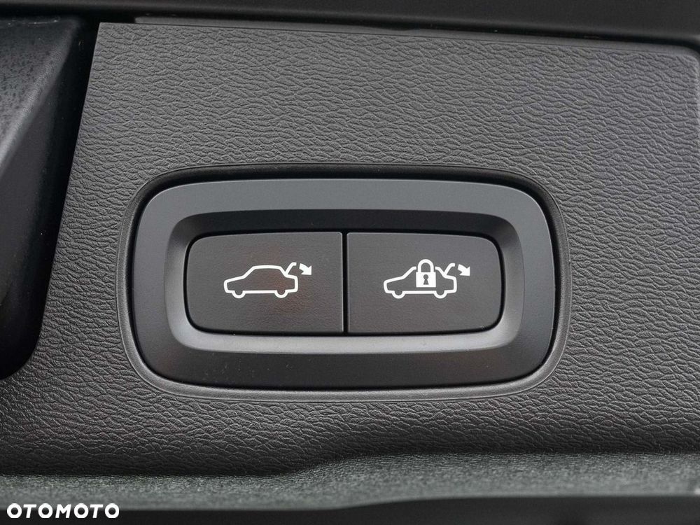 Volvo XC 60 B4 B Plus Bright - 27