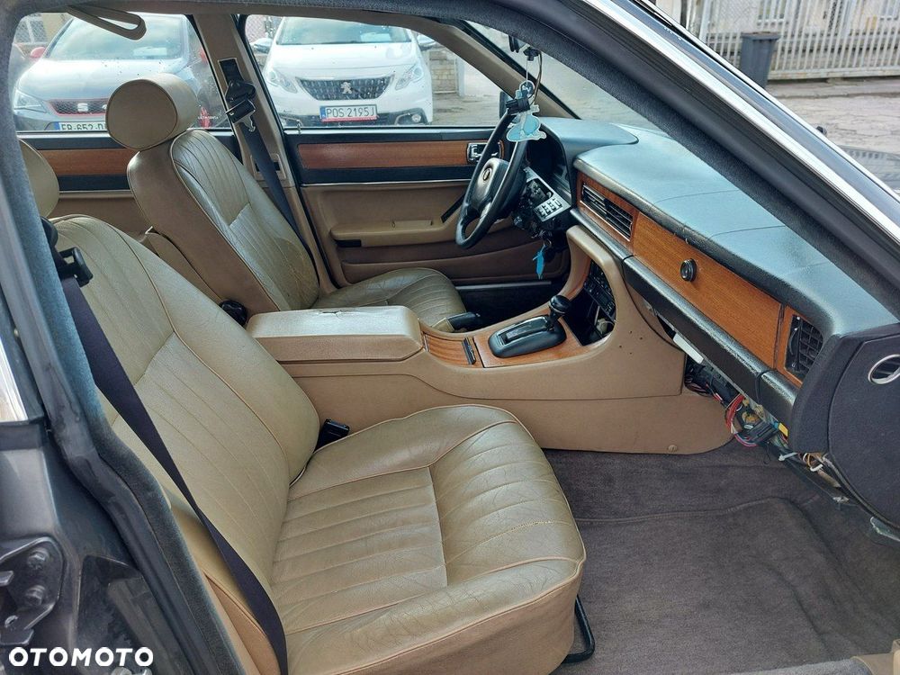 Jaguar XJ - 9
