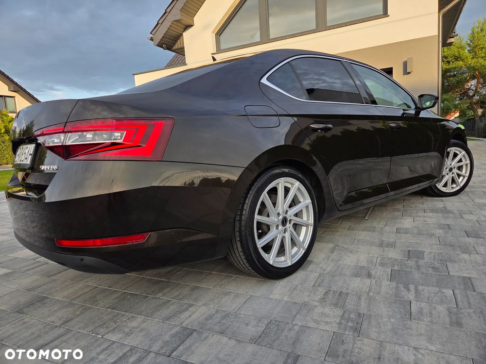 Skoda Superb 2.0 TDI DSG Premium Edition - 13