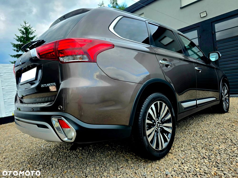 Mitsubishi Outlander 2.0 Instyle + 4WD CVT - 12