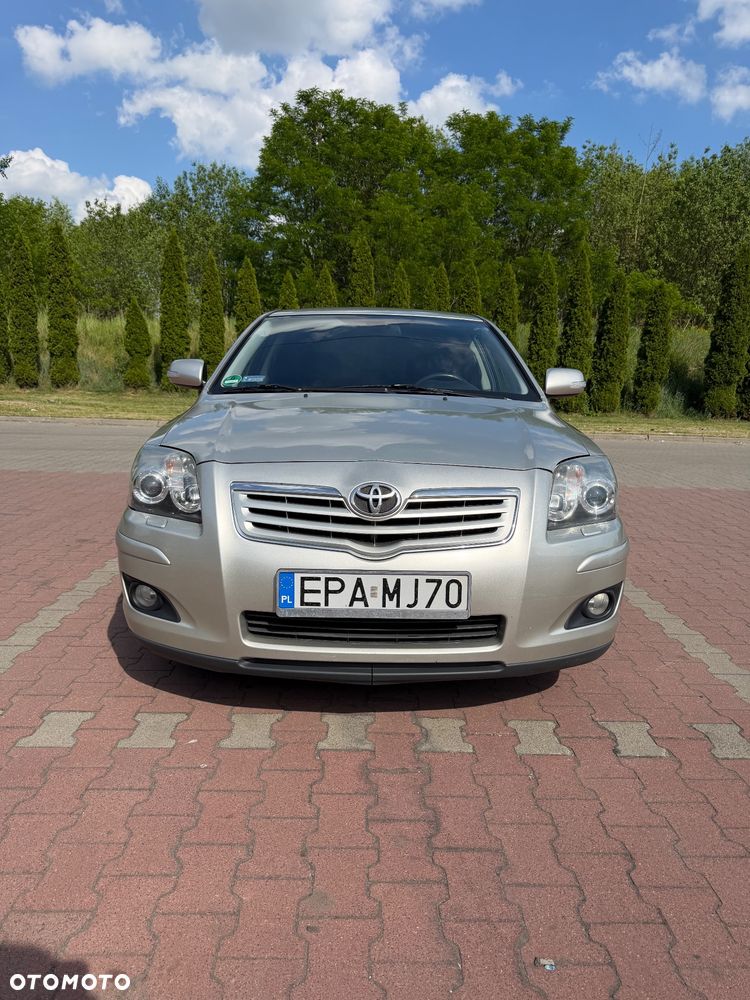 Toyota Avensis 1.8 VVT-i Sol - 1