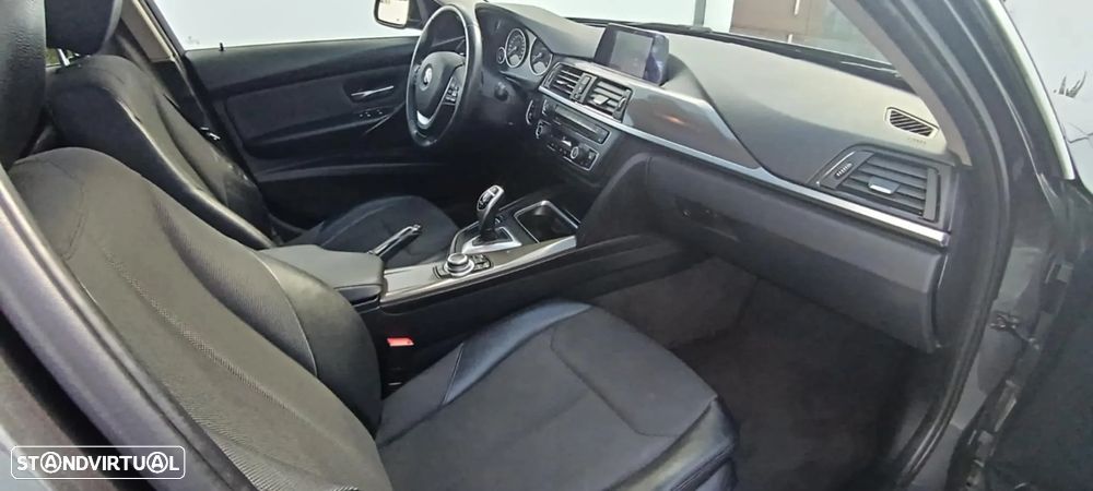 BMW 320 d DPF Touring Aut. Edition Exclusive - 11