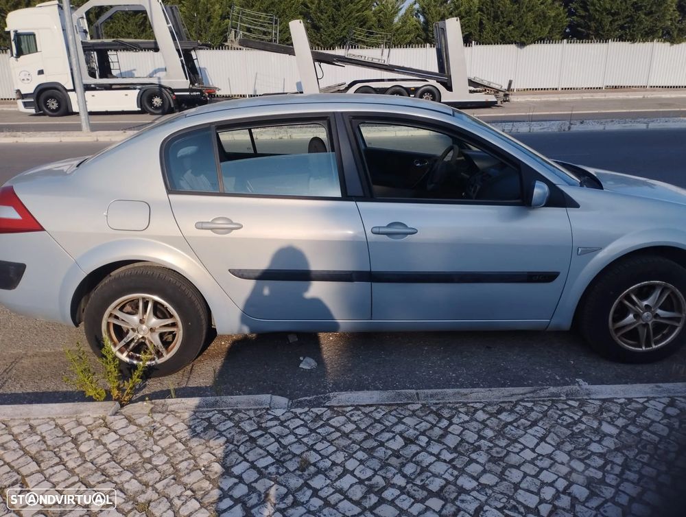 Renault Mégane 1.5 dCi Dynamique - 4