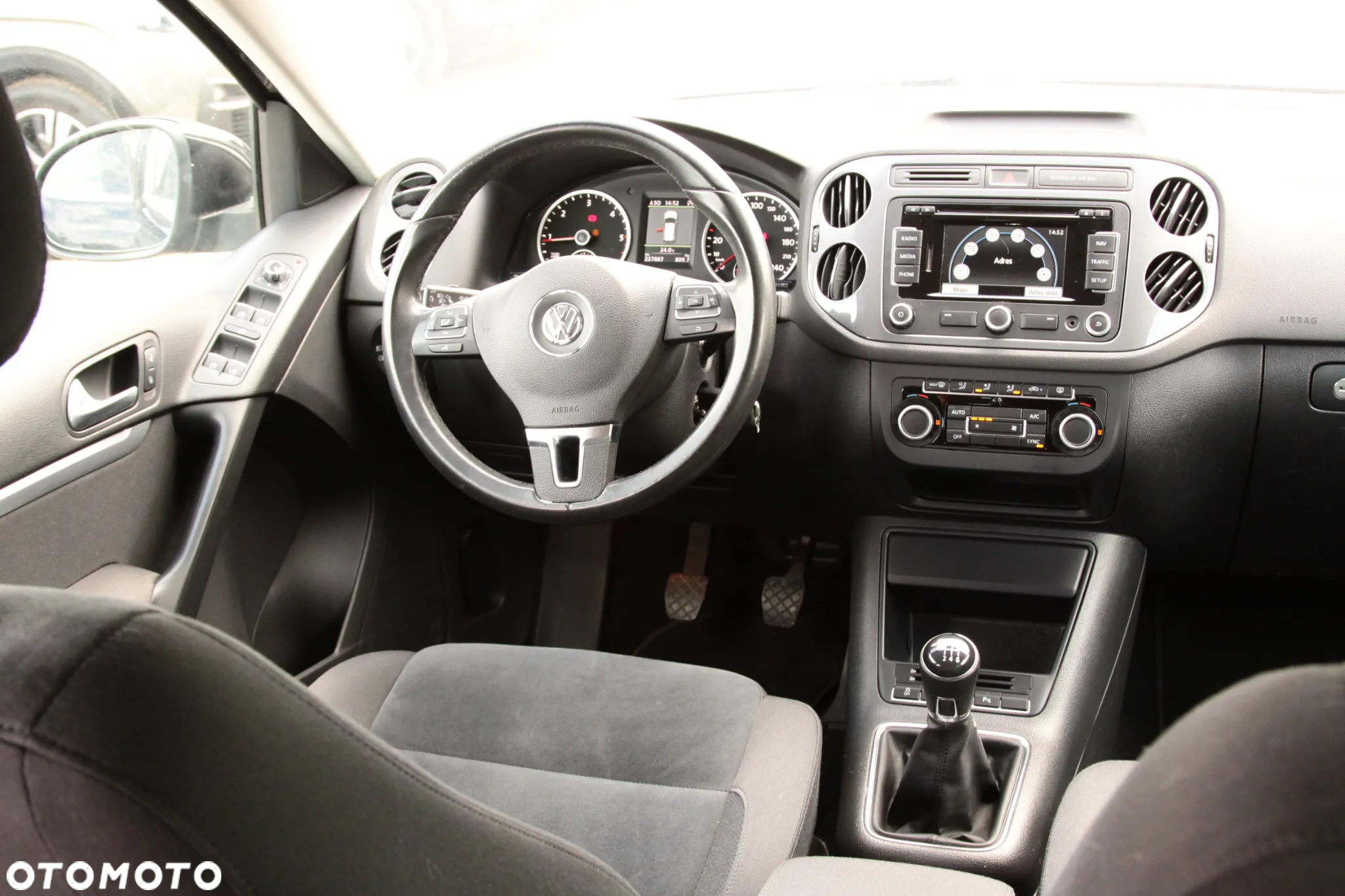 Volkswagen Tiguan 2.0 TDI DPF BlueMotion Technology Sport & Style - 16