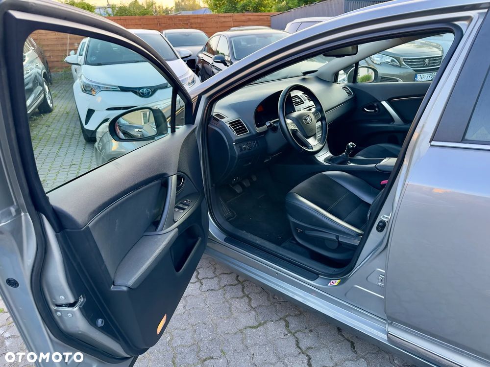 Toyota Avensis 2.0 Executive - 12
