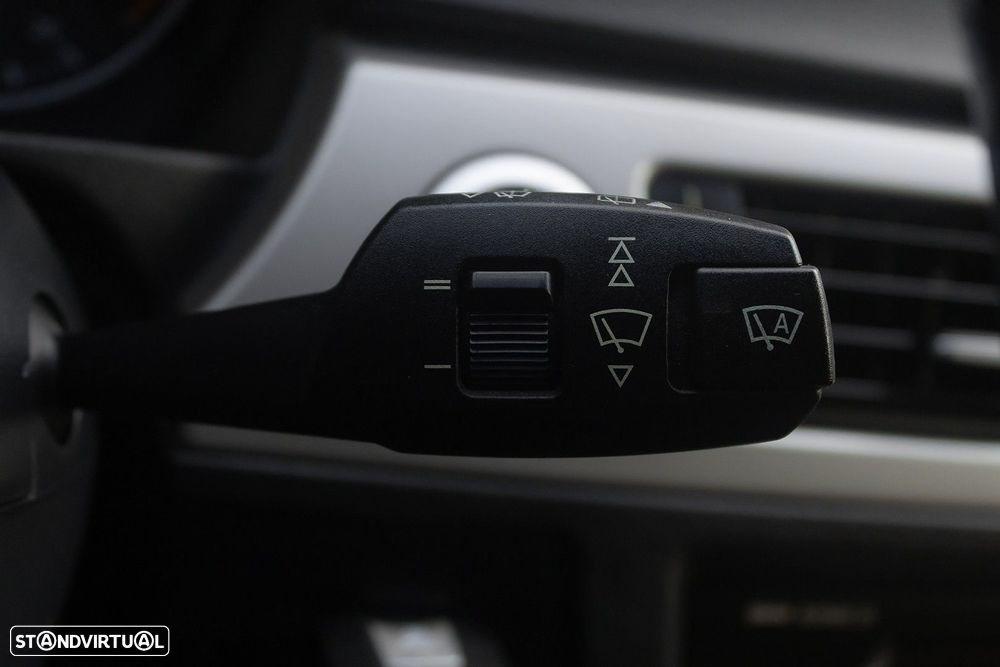 BMW 318 d Touring - 15