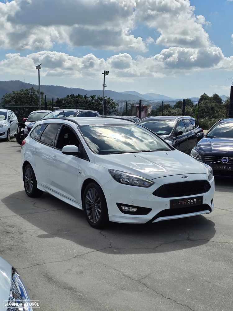 Ford Focus SW 1.0 EcoBoost S&S ST-LINE - 25