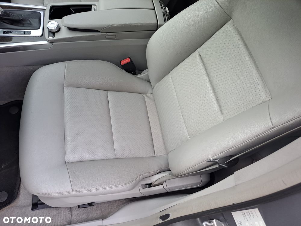 Mercedes-Benz Klasa E 220 CDI DPF BlueEFFICIENCY 7G-TRONIC Elegance - 12